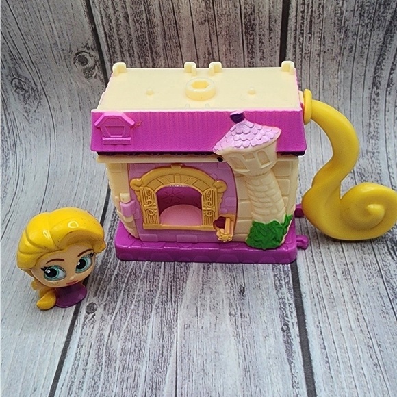 Disney Doorables Mini Stack Playset - Rapunzel's Creative Corner - Picture 1 of 2